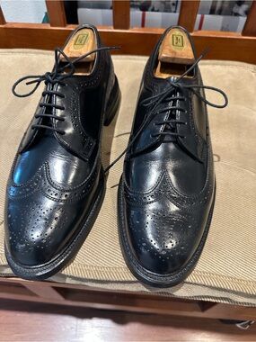 Stuart McGuire Vintage Brogue Derby Shoes - Classic Leather Lace-Up.